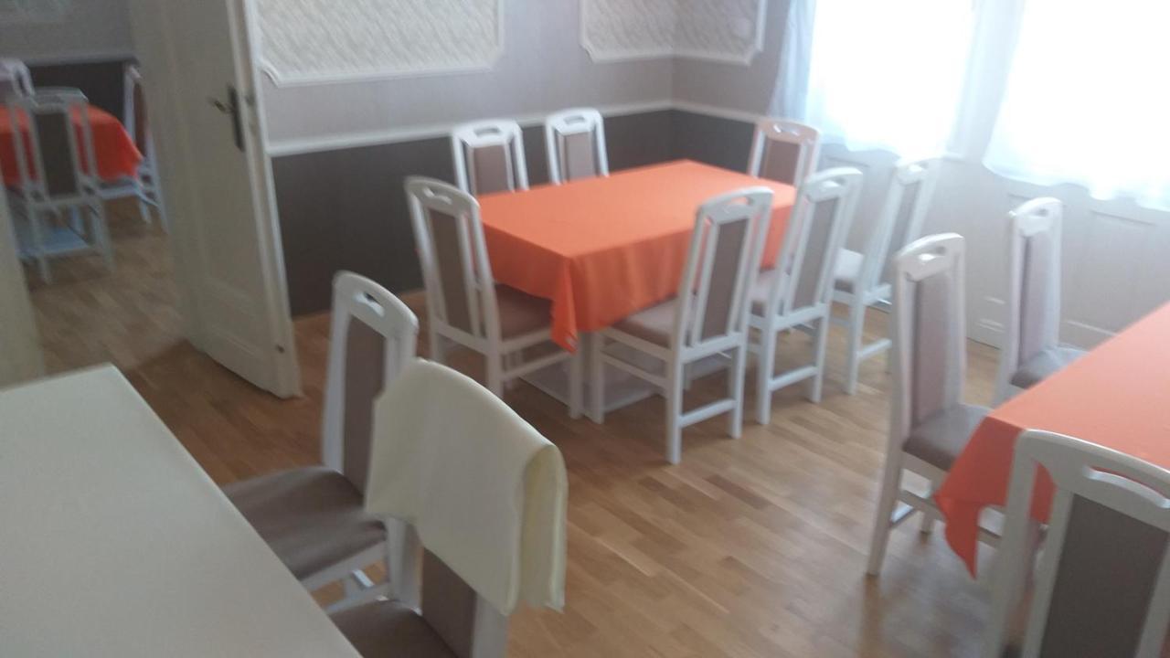 Karpatia Vendeghaz 1201 Будапеща Екстериор снимка