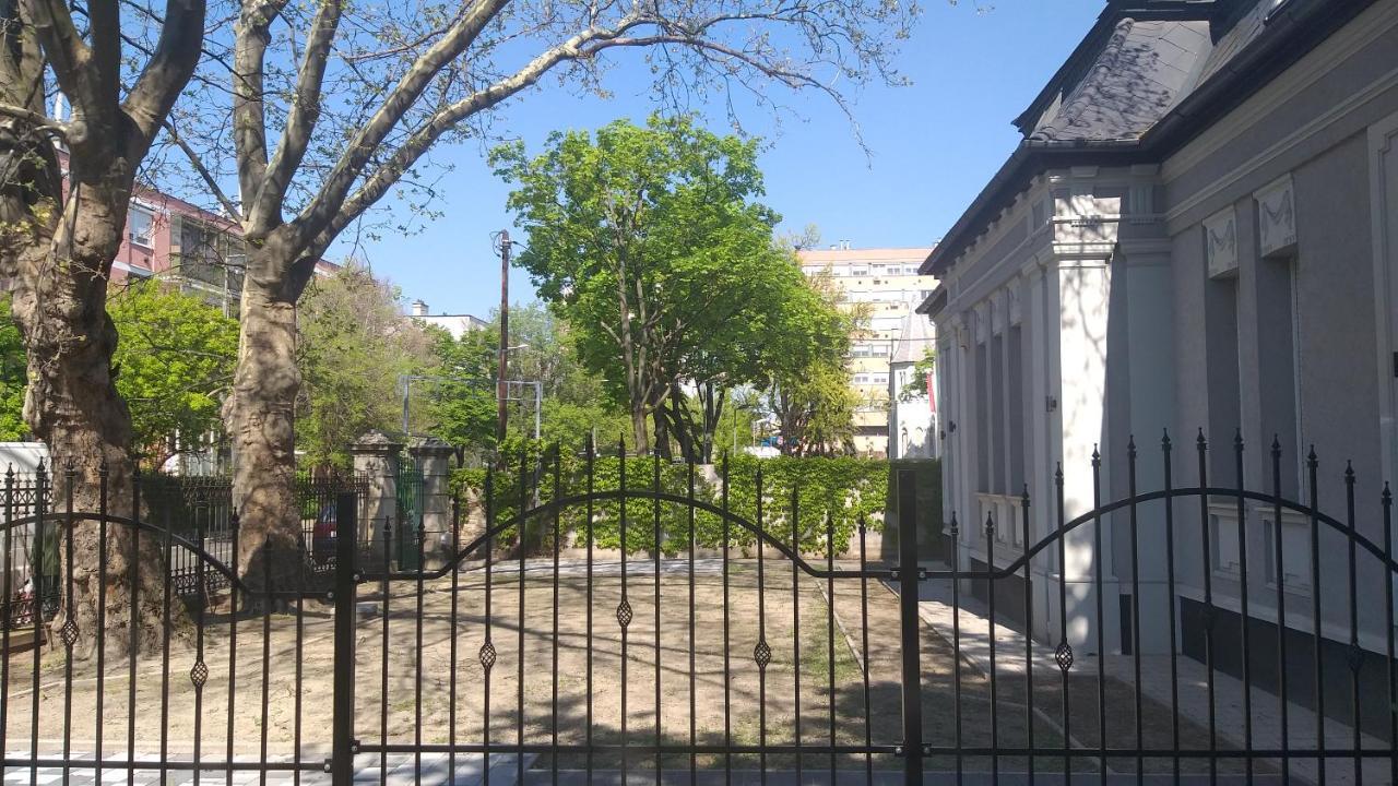 Karpatia Vendeghaz 1201 Будапеща Екстериор снимка